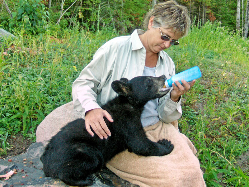 Jean Cumings gives Lucky a bottle - 2007