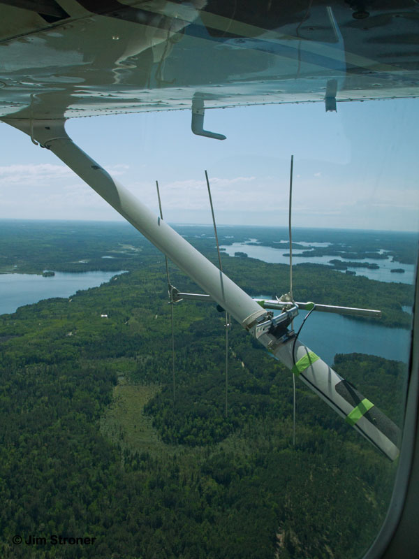 Antenna mounted on wing strut - May 28, 2012